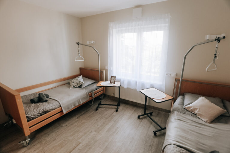 Senior Sloka rezidences divvietīgs numurs ar aprūpes gultām